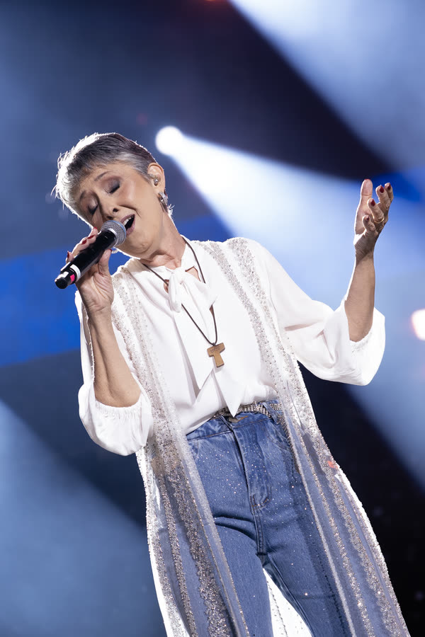 Show de Suely Façanha no Halleluya: palco em luz baixa.