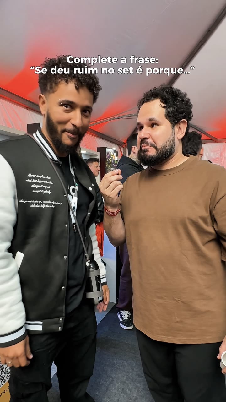 Vídeo de feed com entrevista interativa durante o FilmeCon 2025.