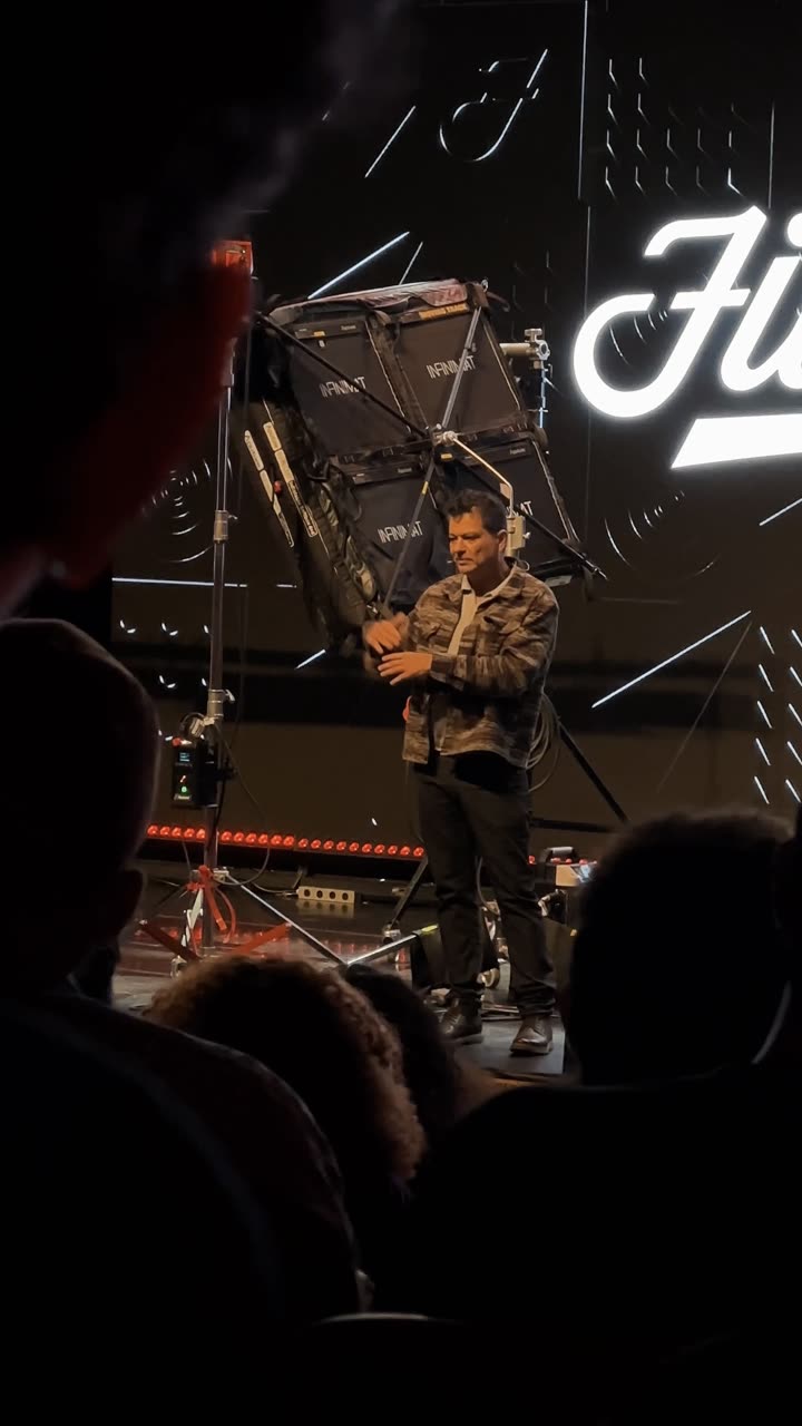Story de cobertura: palestra do diretor de fotografia Alziro Barbosa no FilmeCon 2025.
